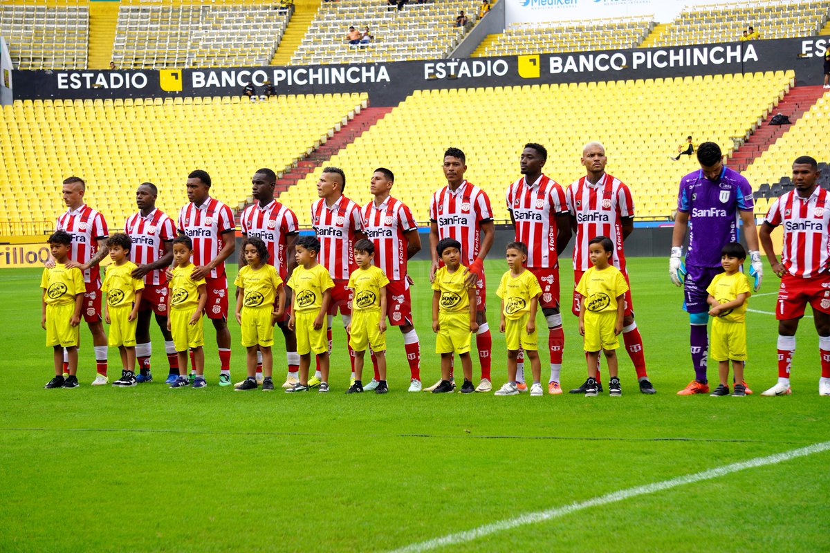 Campeones U6 de Coronel Maridueña acompañaron a los jugadores en el Monumental