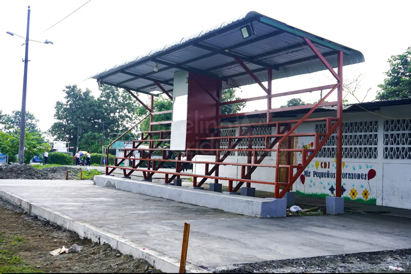 GAD Municipal y vecinos mejoran acceso peatonal a la cancha del Recinto Jesús del Gran Poder