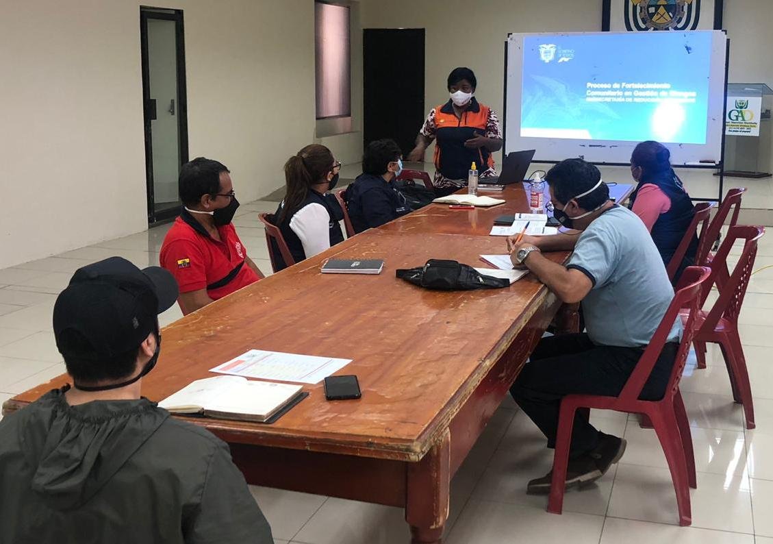 Riesgos Ecuatorianos socializan protocolos en Mesa Técnica 4 del cantón