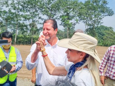 Prefectura e intendencia avanzan en asfaltado rural de Marcelino Maridueña