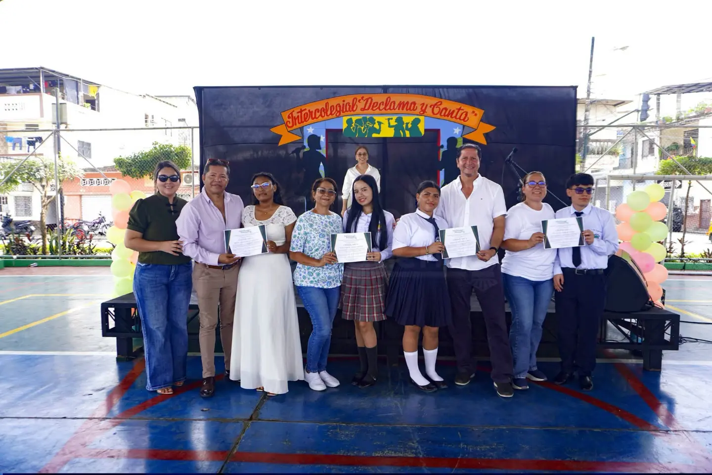 Estudiantes de Marcelino Maridueña dominan poesía y canto en concurso intercolegial