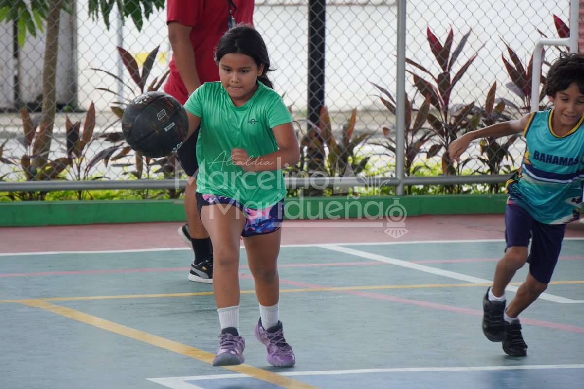 Curso vacacional de baloncesto en Coronel Marcelino Maridueña con instructor Francisco González