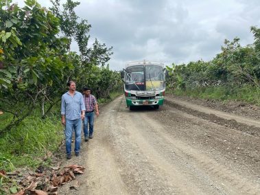 Rehabilitación de vía en Barranco Alto beneficiará a 140 familias con doble riego
