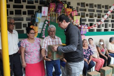 Alcaldía y Fundación entregan canastas navideñas en Coronel Marcelino Maridueña