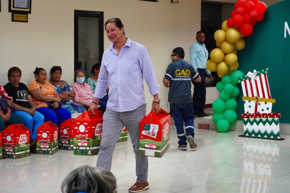 Alcaldía de Pedro Orellana entrega canastas navideñas a familias vulnerables en Abdón Calderón