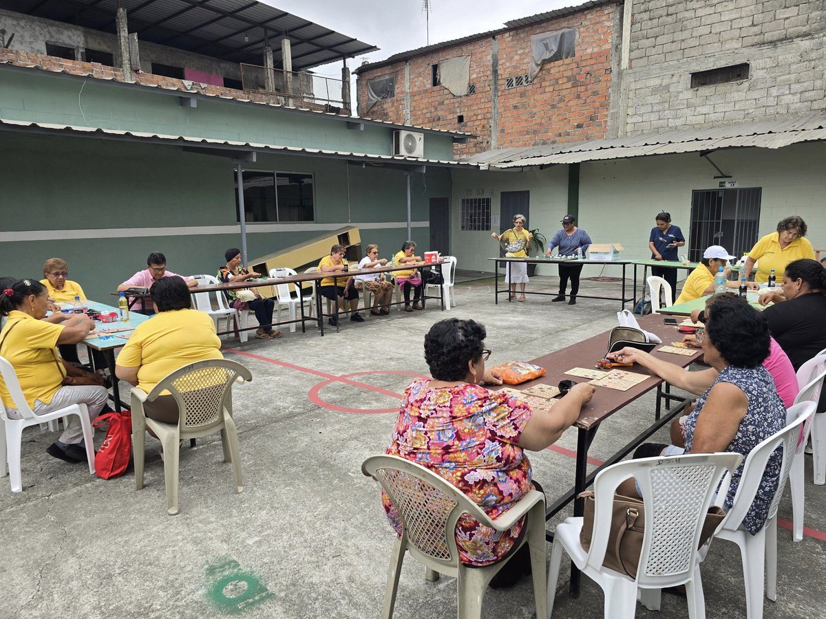 Jornada de bingo une a adultos mayores en el Hogar de Sabias Experiencias