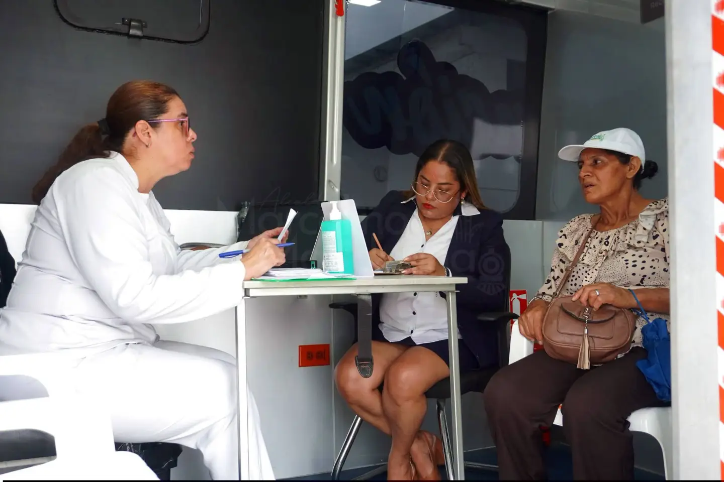 Brigada médica y chequeos gratuitos se instalaron frente al Palacio Municipal